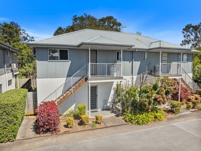 MODERN, LOW MAINTENANCE LIVING IN THE HEART OF ALEXANDRA HILLS