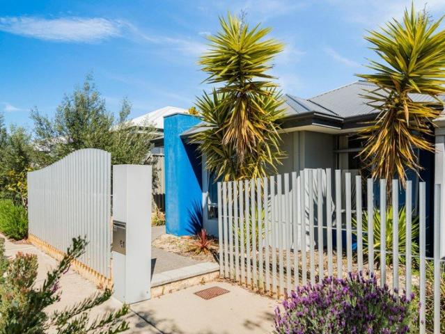 Modern, Low Maintenance Living in the Heart of Alkimos!