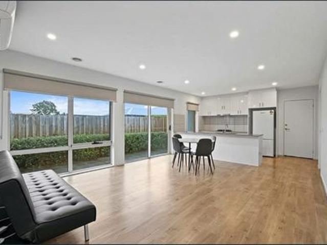 Modern, Low Maintenance Living in the Heart of Drouin!