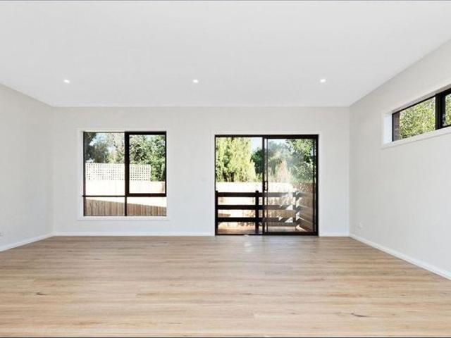 Modern, Low Maintenance Living in the Heart of Kilsyth