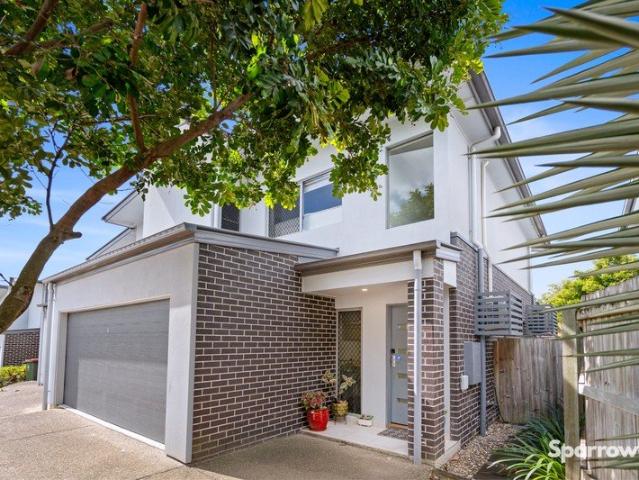 MODERN LOW MAINTENANCE LIVING IN THE HEART OF KURABY