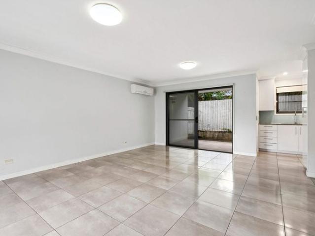 Modern Low Maintenance Living in the Heart of Helensvale