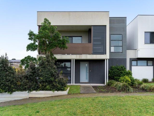 Modern, Low Maintenance Living in the Heart of Officer