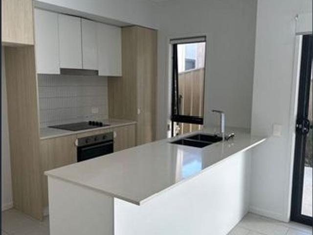 Modern & Low Maintenance Living in the Heart of Lawnton