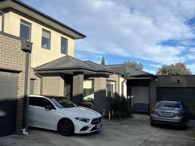 Modern, Low Maintenance Living in the Heart of Summerhill Estate