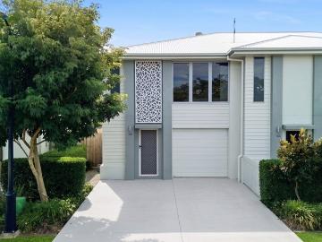 Modern, Low Maintenance Living in the Heart of Pimpama!