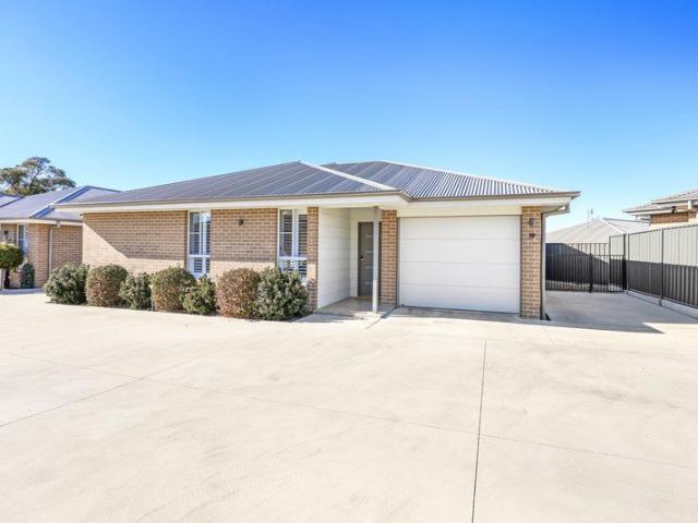 MODERN, LOW MAINTENANCE LIVING IN ZAHRA ESTATE