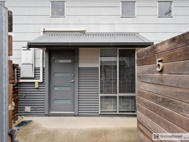Modern, Low Maintenance Living in a Central Bathurst Locale