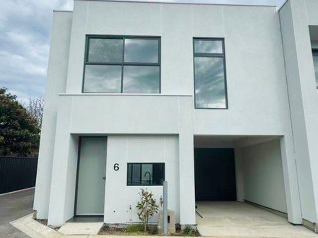 Modern Low Maintenance Living in a Convenient Athelstone Setting