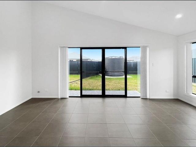 Modern & Low Maintenance Living in a Convenient Goulburn Location