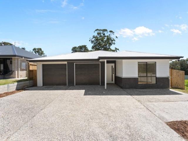 Modern & Low Maintenance Living in a Convenient Holmview Location