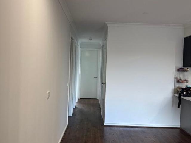 Modern & Low Maintenance Living in a Convenient Location