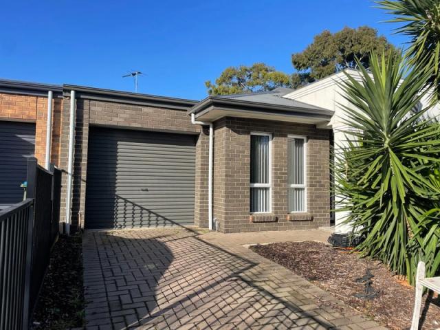 Modern, Low maintenance Living In A Convenient Location!