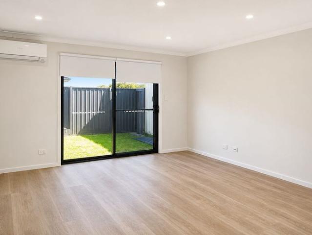 Modern & Low Maintenance Living in a Convenient Location