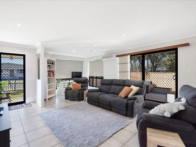 MODERN, LOW MAINTENANCE LIVING IN A CONVENIENT LOCATION!
