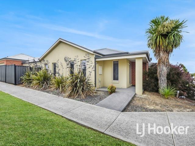Modern, Low Maintenance Living in a Convenient Location
