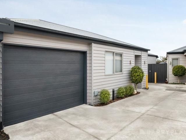 Modern, Low Maintenance Living in a Convenient Lilydale Location