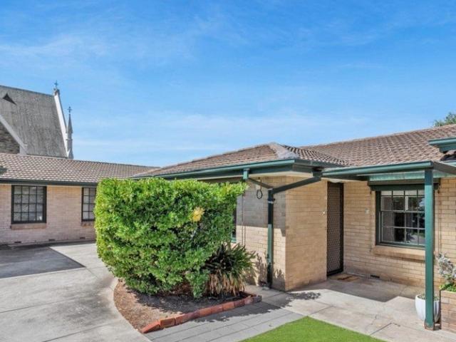 Modern Low Maintenance Living in a Convenient Magill Location