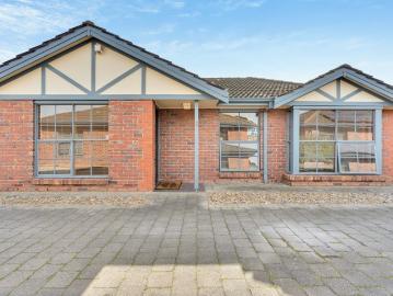 Modern, Low Maintenance Living in a Convenient Queenstown Location