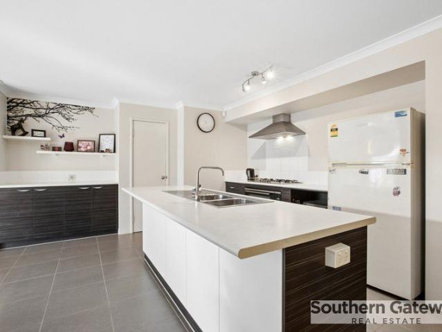 MODERN, LOW MAINTENANCE LIVING IN A GREAT BALDIVIS LOCATION
