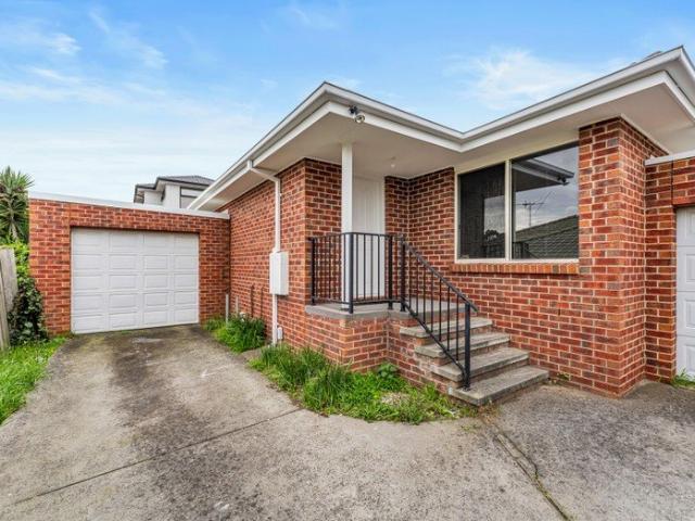 Modern, Low Maintenance Living in a Prime Mulgrave Location