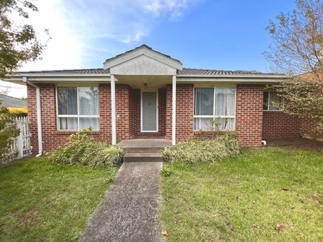 Modern, Low Maintenance Living in a Prime Mulgrave Location