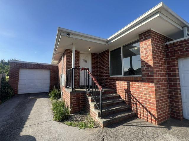 Modern, Low Maintenance Living in a Prime Mulgrave Location