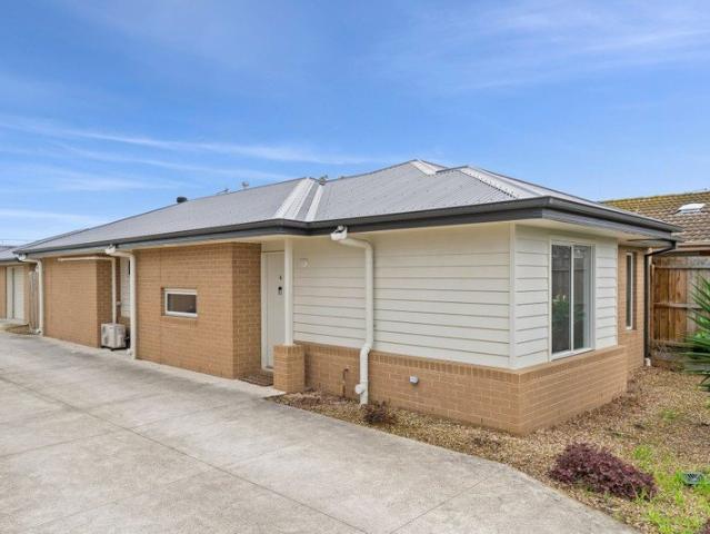 Modern, Low Maintenance Living in a Prime Breakwater Location
