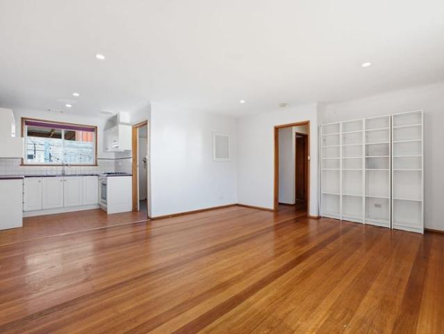 Modern, Low Maintenance Living in a Prime Croydon Location