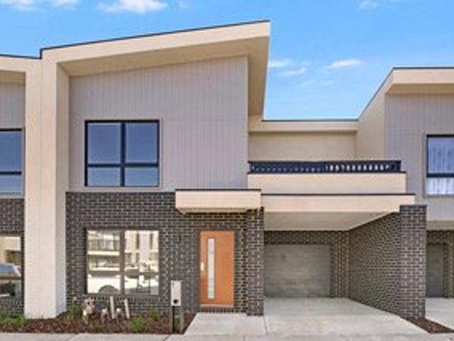 MODERN, LOW MAINTENANCE LIVING IN A PRIME GROWTH POCKET
