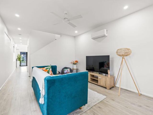 Modern & Low Maintenance Living in a Prime Location