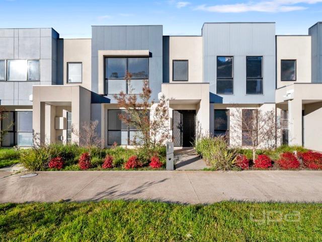 Modern & Low Maintenance Living in a Prime Location!