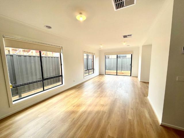 Modern & Low Maintenance Living in a Prime Location