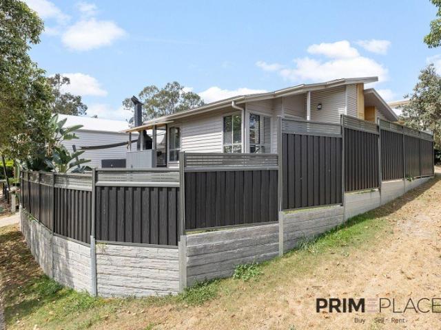 Modern & Low Maintenance Living in a Prime Springfield Lakes Location