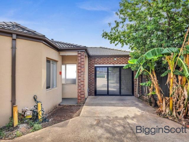 Modern & Low Maintenance Living in a Prime Tarneit Location Walking Distance to ICOM, Mosque & Parks !