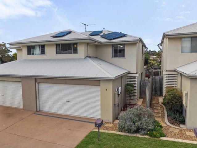 Modern Low Maintenance Living in a Prime Wakerley Location