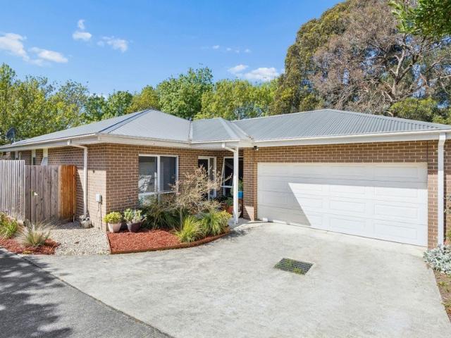 Modern, Low Maintenance Living in a Quiet and Convenient Location