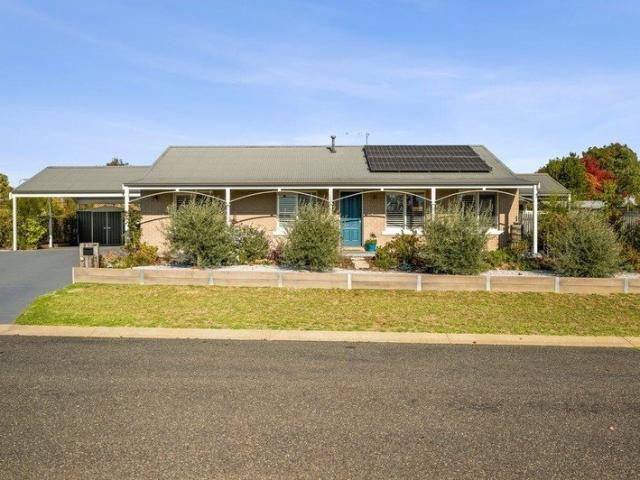 Modern, Low Maintenance Living in a Quiet Court