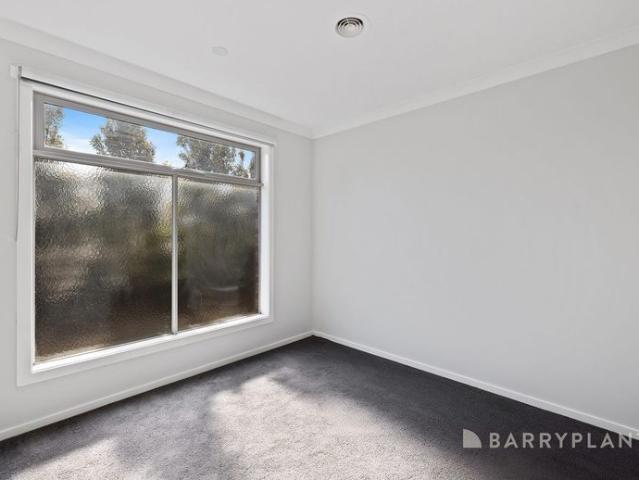 Modern, Low Maintenance Living in a Quiet Pakenham Court