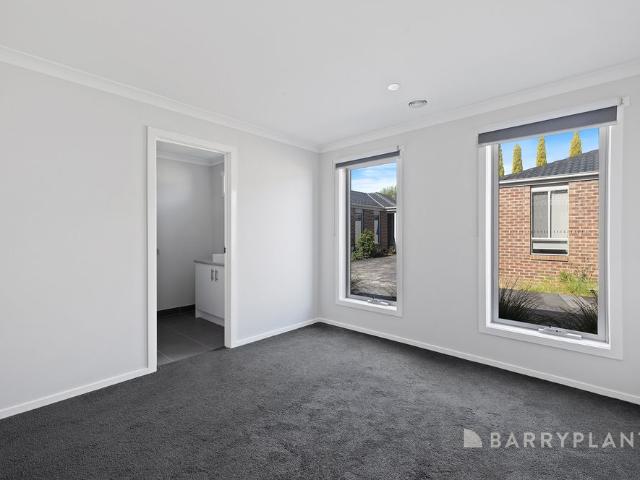 Modern, Low Maintenance Living in a Quiet Pakenham Court