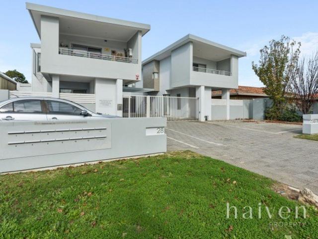MODERN, LOW MAINTENANCE LIVING IN A SUPER CONVENIENT LOCATION