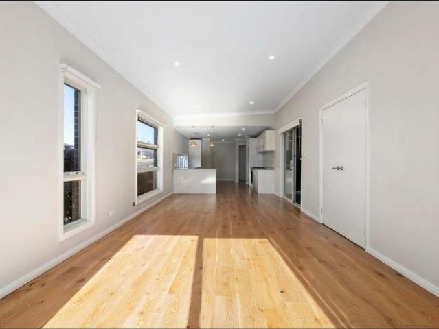 Modern, Low Maintenance Living in Aberglasslyn