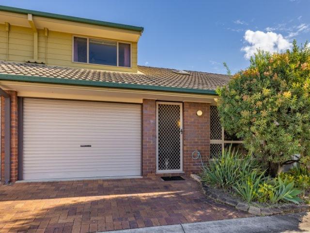 Modern & Low Maintenance Living in Arana Hills