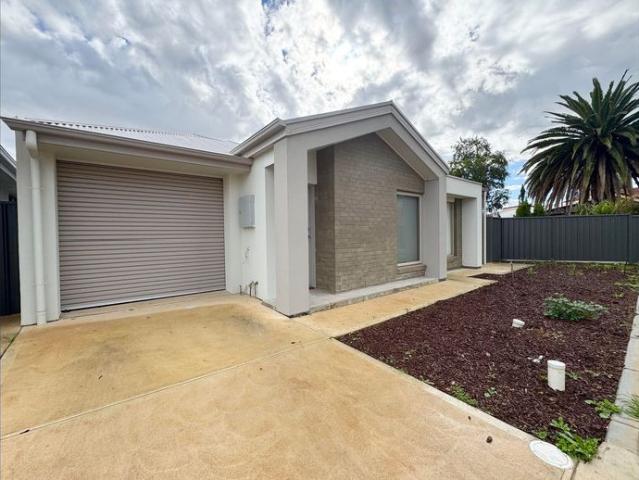 Modern & Low Maintenance Living in Burton!