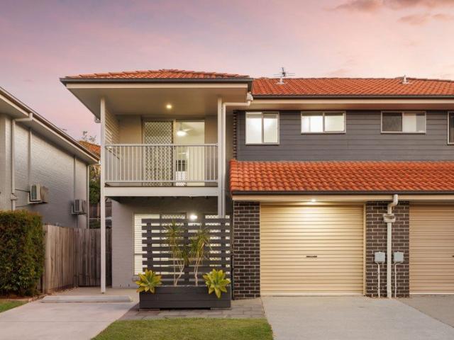 MODERN, LOW MAINTENANCE LIVING IN CONVENIENT LOCALE