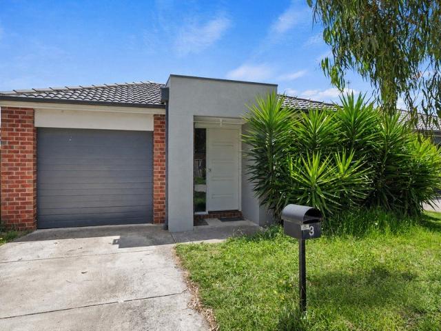Modern Low Maintenance Living in Convenient Sebastopol