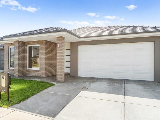 Modern & Low Maintenance Living in Clyde