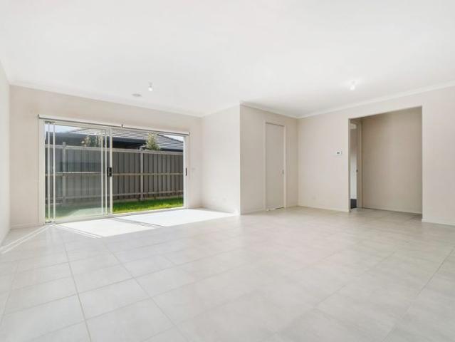 Modern & Low Maintenance Living in Clyde