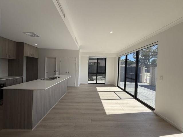 Modern, Low Maintenance Living in Glendalough!