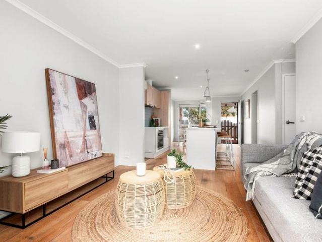 Modern, low maintenance living in Lovely Banks